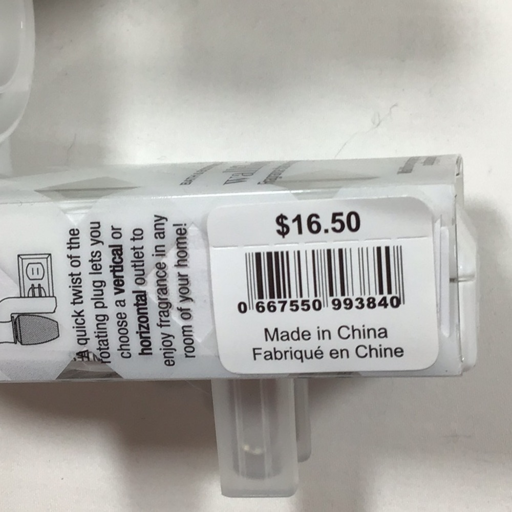 Bath & Body Works Wallflower Plug & (2) Wallflower Refills - Picture 7 of 7